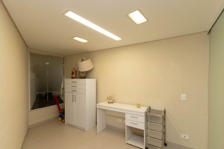 Casa de condomínio à venda com 560m², 5 quartos e 6 vagas Casa de condomínio à venda com 560m², 5 quartos e 6 vagasEscritório