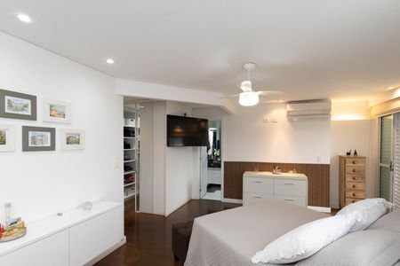 Casa de condomínio à venda com 560m², 5 quartos e 6 vagas Casa de condomínio à venda com 560m², 5 quartos e 6 vagasSuíte 3