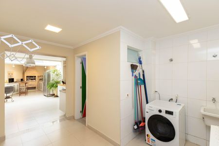 Casa de condomínio à venda com 560m², 5 quartos e 6 vagas Casa de condomínio à venda com 560m², 5 quartos e 6 vagasÁrea de Serviço
