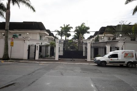 Casa de condomínio à venda com 560m², 5 quartos e 6 vagas Casa de condomínio à venda com 560m², 5 quartos e 6 vagasFachada e portaria