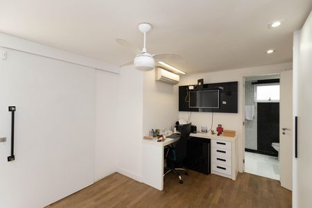 Casa de condomínio à venda com 560m², 5 quartos e 6 vagas Casa de condomínio à venda com 560m², 5 quartos e 6 vagasSuite 2