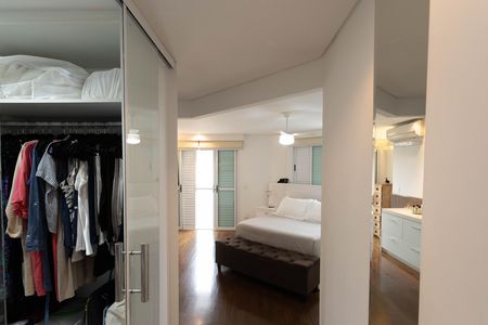 Casa de condomínio à venda com 560m², 5 quartos e 6 vagas Casa de condomínio à venda com 560m², 5 quartos e 6 vagasSuíte