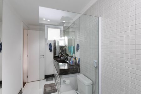 Casa de condomínio à venda com 560m², 5 quartos e 6 vagas Casa de condomínio à venda com 560m², 5 quartos e 6 vagasBanheiro da Suíte 3
