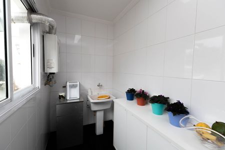 Casa de condomínio à venda com 560m², 5 quartos e 6 vagas Casa de condomínio à venda com 560m², 5 quartos e 6 vagasÁrea de Serviço