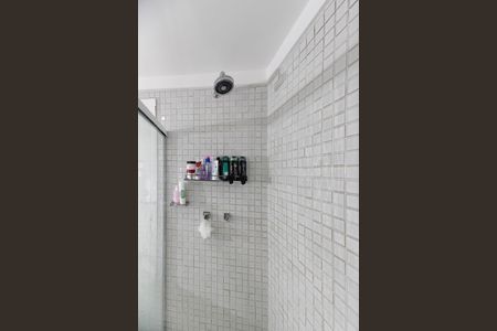 Casa de condomínio à venda com 560m², 5 quartos e 6 vagas Casa de condomínio à venda com 560m², 5 quartos e 6 vagasBanheiro da Suíte 2
