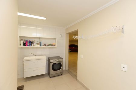 Casa de condomínio à venda com 560m², 5 quartos e 6 vagas Casa de condomínio à venda com 560m², 5 quartos e 6 vagasÁrea de Serviço