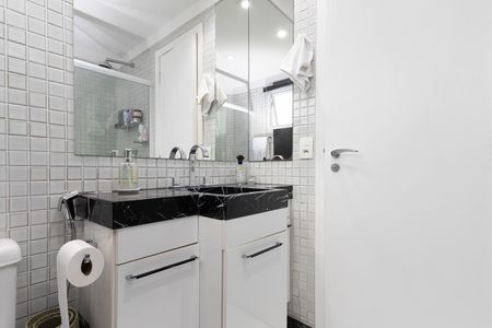 Casa de condomínio à venda com 560m², 5 quartos e 6 vagas Casa de condomínio à venda com 560m², 5 quartos e 6 vagasBanheiro da Suíte 2