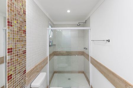 Casa de condomínio à venda com 560m², 5 quartos e 6 vagas Casa de condomínio à venda com 560m², 5 quartos e 6 vagasBanheiro da Suíte 1