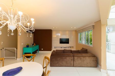 Casa de condomínio à venda com 560m², 5 quartos e 6 vagas Casa de condomínio à venda com 560m², 5 quartos e 6 vagasSala