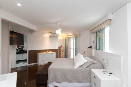 Casa de condomínio à venda com 560m², 5 quartos e 6 vagas Casa de condomínio à venda com 560m², 5 quartos e 6 vagasSuíte 3