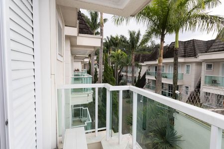 Casa de condomínio à venda com 560m², 5 quartos e 6 vagas Casa de condomínio à venda com 560m², 5 quartos e 6 vagasVaranda