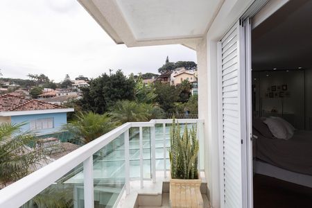 Casa de condomínio à venda com 560m², 5 quartos e 6 vagas Casa de condomínio à venda com 560m², 5 quartos e 6 vagasVaranda