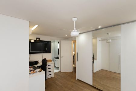 Casa de condomínio à venda com 560m², 5 quartos e 6 vagas Casa de condomínio à venda com 560m², 5 quartos e 6 vagasSuite 2