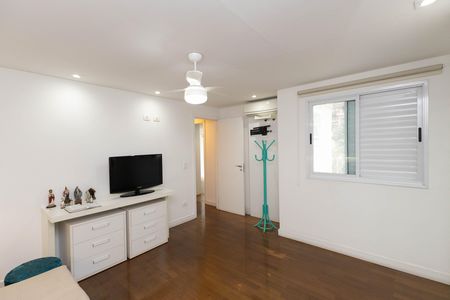 Casa de condomínio à venda com 560m², 5 quartos e 6 vagas Casa de condomínio à venda com 560m², 5 quartos e 6 vagasSuíte