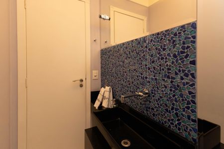 Casa de condomínio à venda com 560m², 5 quartos e 6 vagas Casa de condomínio à venda com 560m², 5 quartos e 6 vagasLavabo
