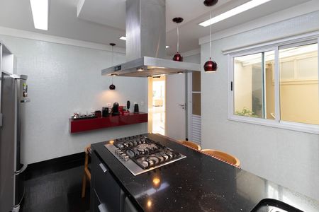 Casa de condomínio à venda com 560m², 5 quartos e 6 vagas Casa de condomínio à venda com 560m², 5 quartos e 6 vagasCozinha
