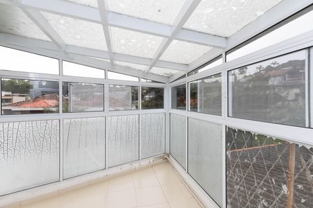 Casa de condomínio à venda com 560m², 5 quartos e 6 vagas Casa de condomínio à venda com 560m², 5 quartos e 6 vagasVaranda