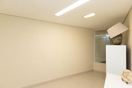 Casa de condomínio à venda com 560m², 5 quartos e 6 vagas Casa de condomínio à venda com 560m², 5 quartos e 6 vagasEscritório