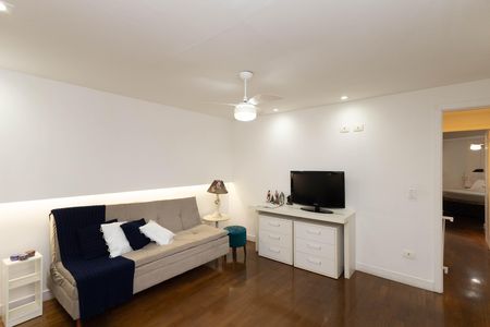 Casa de condomínio à venda com 560m², 5 quartos e 6 vagas Casa de condomínio à venda com 560m², 5 quartos e 6 vagasSuíte