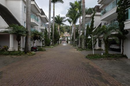 Casa de condomínio à venda com 560m², 5 quartos e 6 vagas Casa de condomínio à venda com 560m², 5 quartos e 6 vagasÁrea comum