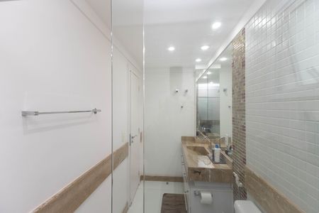 Casa de condomínio à venda com 560m², 5 quartos e 6 vagas Casa de condomínio à venda com 560m², 5 quartos e 6 vagasBanheiro da Suíte 1