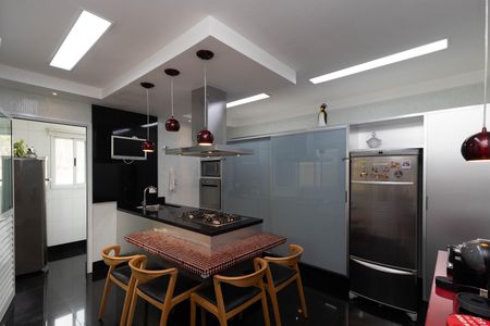 Casa de condomínio à venda com 560m², 5 quartos e 6 vagas Casa de condomínio à venda com 560m², 5 quartos e 6 vagasCozinha