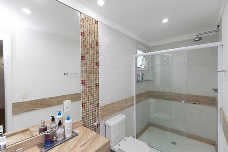 Casa de condomínio à venda com 560m², 5 quartos e 6 vagas Casa de condomínio à venda com 560m², 5 quartos e 6 vagasBanheiro da Suíte 1
