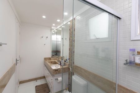 Casa de condomínio à venda com 560m², 5 quartos e 6 vagas Casa de condomínio à venda com 560m², 5 quartos e 6 vagasBanheiro da Suíte 1