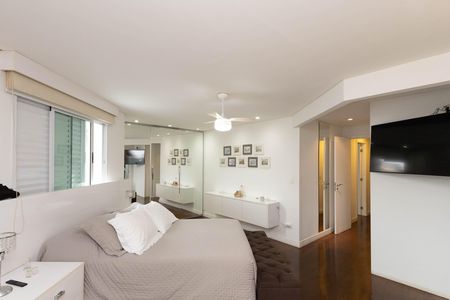 Casa de condomínio à venda com 560m², 5 quartos e 6 vagas Casa de condomínio à venda com 560m², 5 quartos e 6 vagasSuíte 3