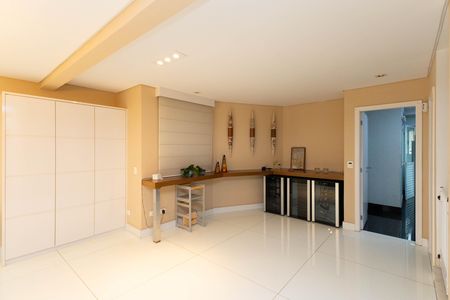 Casa de condomínio à venda com 560m², 5 quartos e 6 vagas Casa de condomínio à venda com 560m², 5 quartos e 6 vagasSala