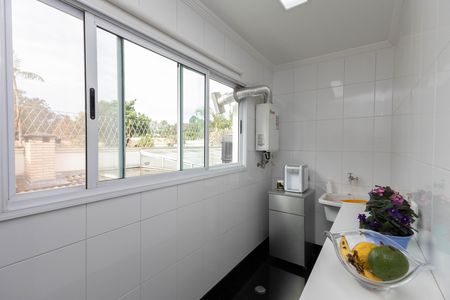 Casa de condomínio à venda com 560m², 5 quartos e 6 vagas Casa de condomínio à venda com 560m², 5 quartos e 6 vagasÁrea de Serviço