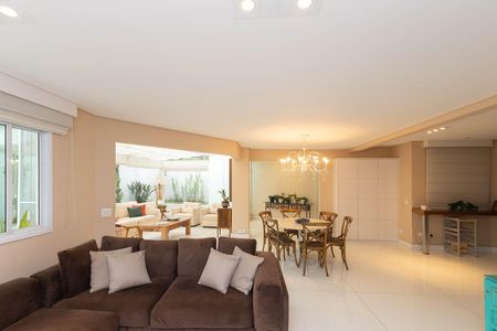 Casa de condomínio à venda com 560m², 5 quartos e 6 vagas Casa de condomínio à venda com 560m², 5 quartos e 6 vagasSala