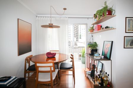 Apartamento à venda com 67m², 2 quartos e 1 vaga Apartamento à venda com 67m², 2 quartos e 1 vagaSala