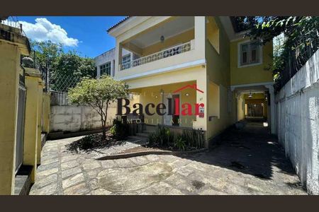 Casa à venda com 451m², 8 quartos e 6 vagas