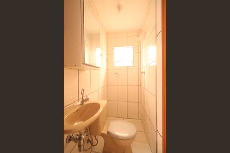 Casa para alugar com 72m², 2 quartos e 1 vaga Casa para alugar com 72m², 2 quartos e 1 vagaBanheiro Social