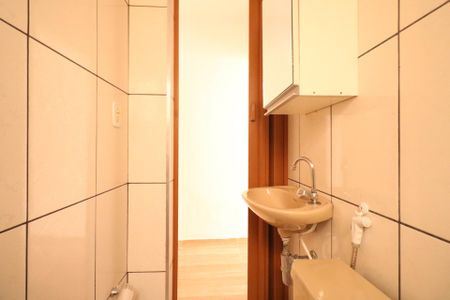 Casa para alugar com 72m², 2 quartos e 1 vaga Casa para alugar com 72m², 2 quartos e 1 vagaBanheiro Social