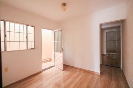 Casa para alugar com 72m², 2 quartos e 1 vaga Casa para alugar com 72m², 2 quartos e 1 vagaSala