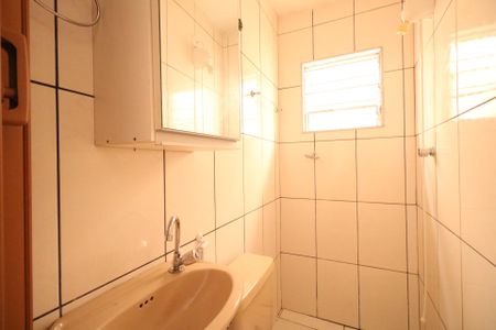 Casa para alugar com 72m², 2 quartos e 1 vaga Casa para alugar com 72m², 2 quartos e 1 vagaBanheiro Social