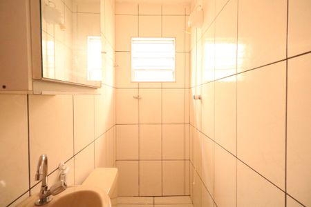 Casa para alugar com 72m², 2 quartos e 1 vaga Casa para alugar com 72m², 2 quartos e 1 vagaBanheiro Social