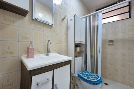 Banheiro de kitnet/studio para alugar com 1 quarto, 39m² em Centro, Campinas