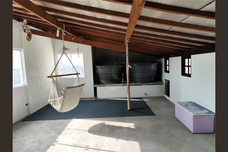 Casa à venda com 3 quartos, 340m² em Vila Serralheiro, São Paulo