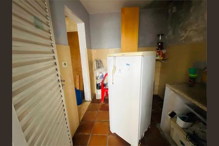 Casa à venda com 2 quartos, 168m² em Vila Nivi, São Paulo