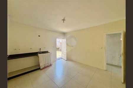 Casa à venda com 2 quartos, 168m² em Vila Nivi, São Paulo