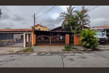 Casa para alugar com 254m², 3 quartos e 2 vagas Casa para alugar com 254m², 3 quartos e 2 vagasFachada