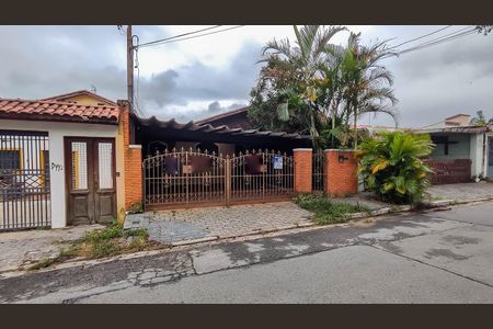 Casa para alugar com 254m², 3 quartos e 2 vagas Casa para alugar com 254m², 3 quartos e 2 vagasFachada