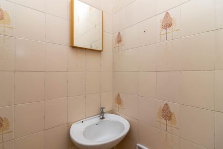 Casa para alugar com 254m², 3 quartos e 2 vagas Casa para alugar com 254m², 3 quartos e 2 vagasBanheiro de Serviço