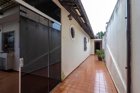 Casa para alugar com 254m², 3 quartos e 2 vagas Casa para alugar com 254m², 3 quartos e 2 vagasCorredor Lateral