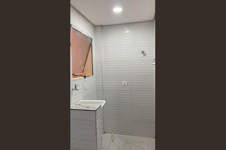 Banheiro de kitnet/studio para alugar com 1 quarto, 25m² em Vila Água Funda, São Paulo