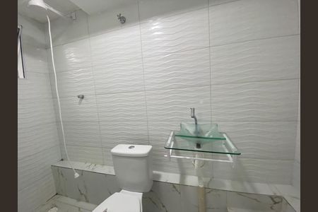 Banheiro de kitnet/studio para alugar com 1 quarto, 24m² em Vila Água Funda, São Paulo