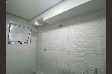 Banheiro de kitnet/studio para alugar com 1 quarto, 24m² em Vila Água Funda, São Paulo
